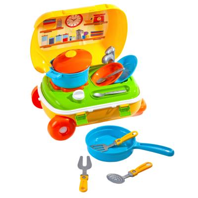 Іграшкова валіза "Кухня з набором посуду"