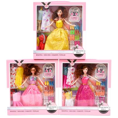 Кукла с нарядами, в кор-ке, 713A