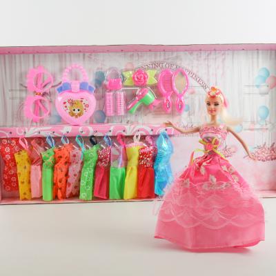 Лялька з нарядами, 28 см, мікс видів, в кор-ці, 668F2